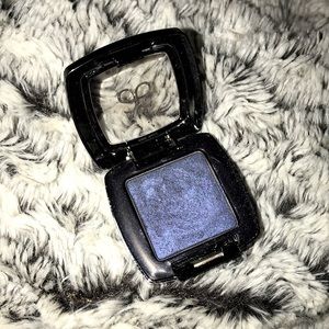 Blue ARBONNE eyeshadow